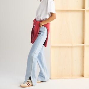 A&F High Rise 90s Relaxed Split Vent Hem Jean